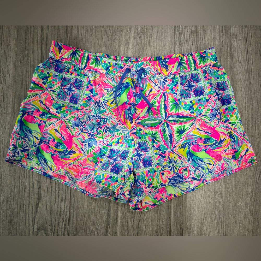 Lilly Pulitzer Runaround Short, Dancing on the Deck, Medium, EUC